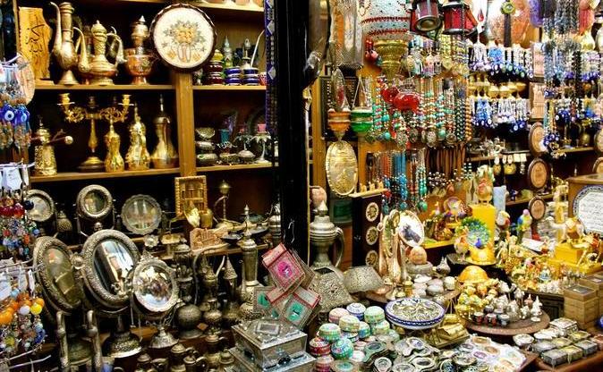 المحلات التجارية في شارع الرينبو في عمان