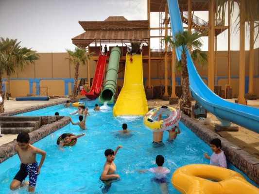 القرية المائية من افضل الاماكن السياحية في الدمام السعودية