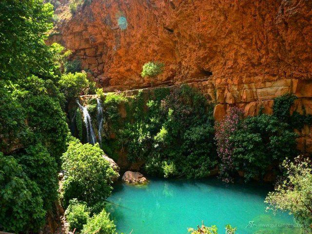 جولة حول مغارة بني عاد
