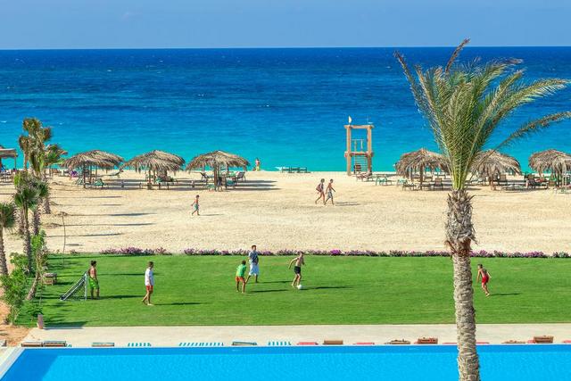 منتجع قيصر باي من فنادق مرسى مطروح على البحر مباشرة