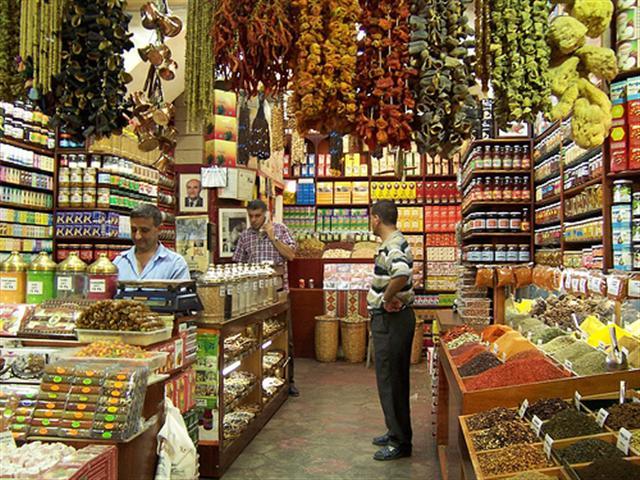 شارع الدهار من شوارع الغردقة الشعبية الشهيرة