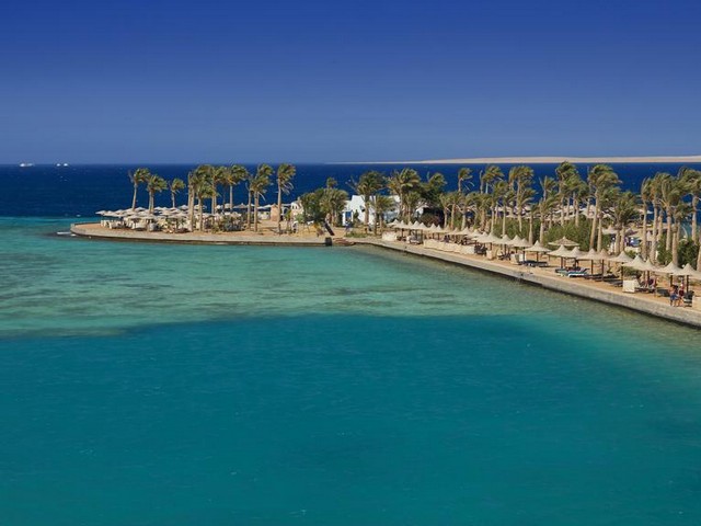 يوفر لك فندق ارابيا الغردقه فرصة الإسترخاء على شواطئ البحر الأحمر