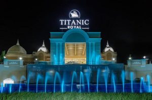 يتميز فندق تيتانيك رويال الغردقة بالفخامة