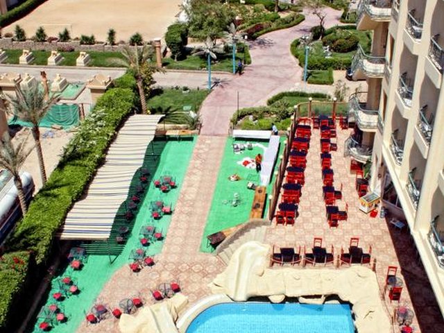 يضم كينج توت أكوا بارك بيتش ريزورت العديد من المسابح ومراكز للمساج ومركز عافية وسبا