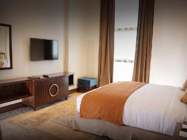 يعتبر فندق وارويك من افضل منتجعات في الخبر