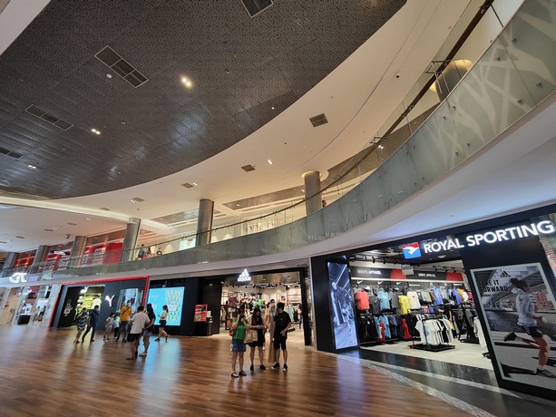 ION Orchard shops - Singapore ION Orchard