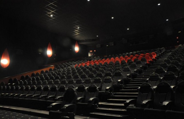 Vialia Shopping Center in Malaga - سينما المول