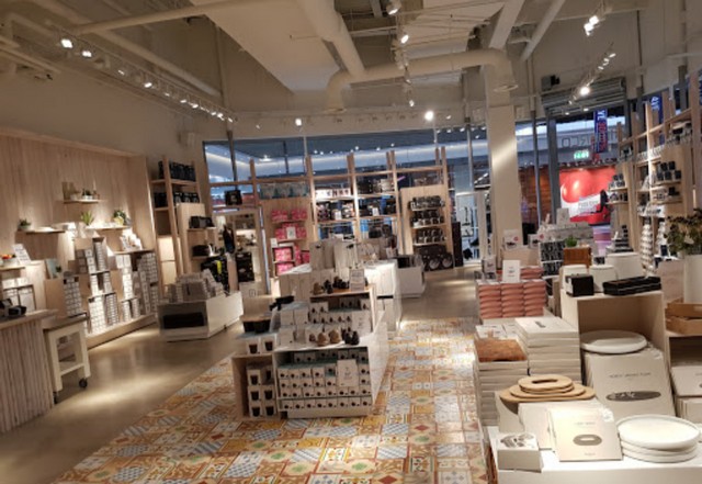 Designer Outlet Athens shops