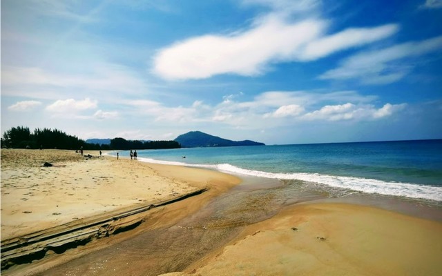 Mai Khao Beach
