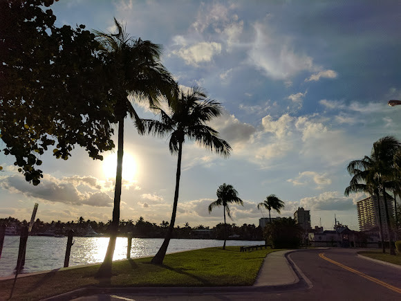 شاطئ لاس أولاس ميامي - top beaches in Miami