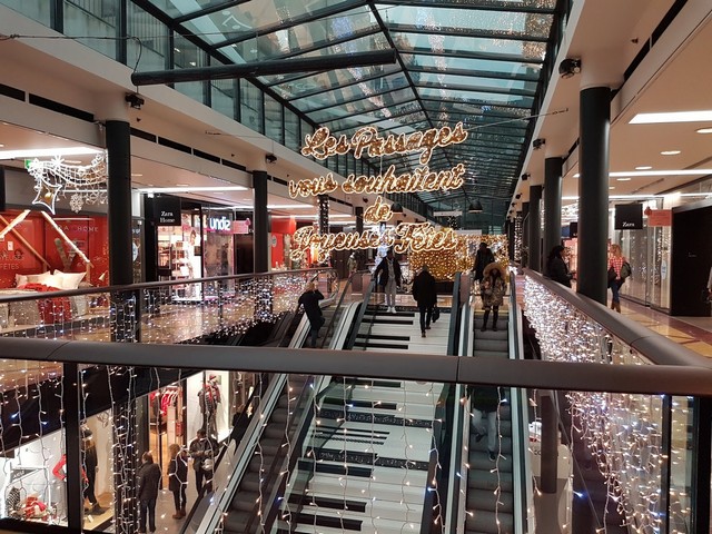 Les Passages Shopping Center Paris