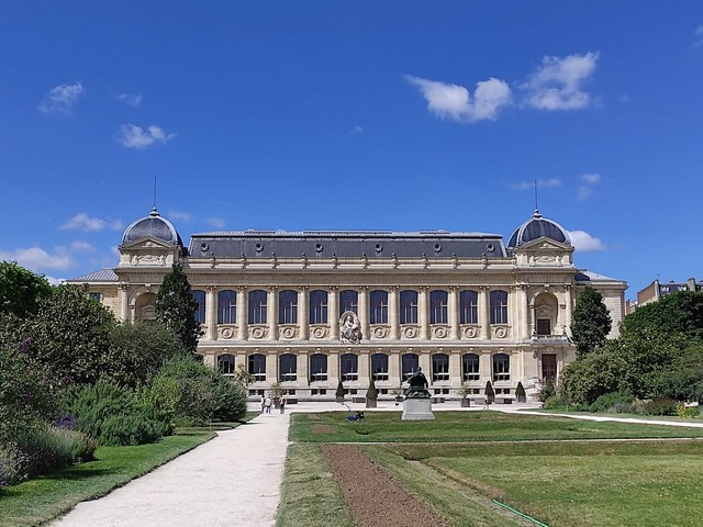 top attractions in Paris France