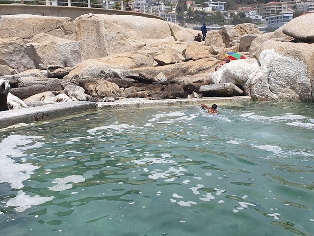 Saunders Rocks Beach