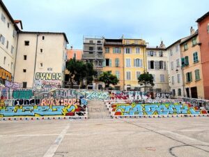 things to do in Marseille at night