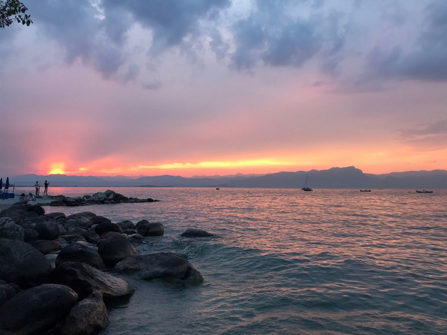 best beaches in Sirmione - شواطئ سيرموني