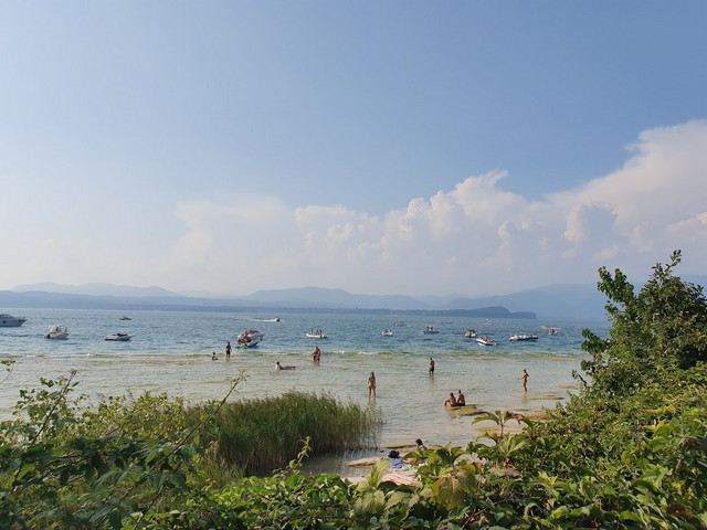public beach Sirmione - شواطئ سيرموني