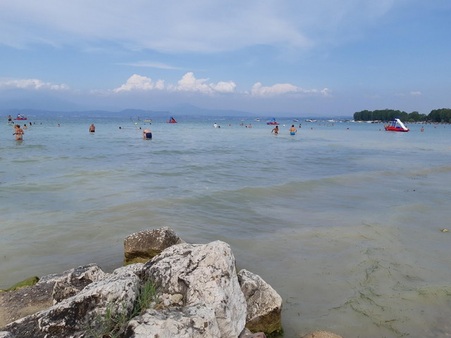 Lugana Beach in Sirmione - شاطئ لاغونا سيرموني