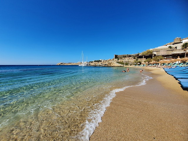 Paradise Beach Mykonos Restaurants - Hotels in Paradise Beach Mykonos