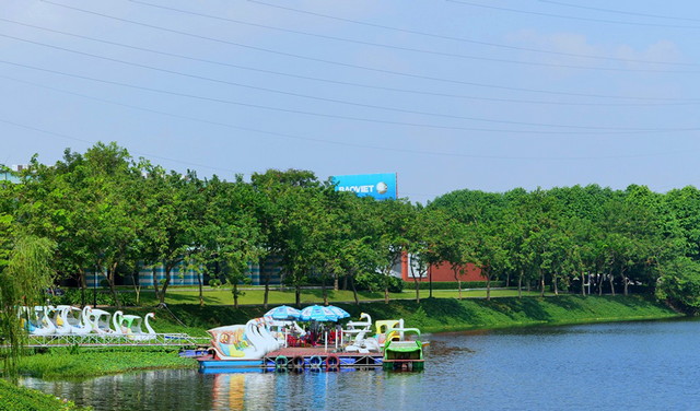 Yen So Park Hanoi - حديقة ين سو هانوي