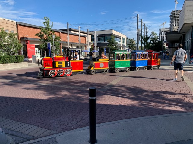 famous shopping mall in toronto