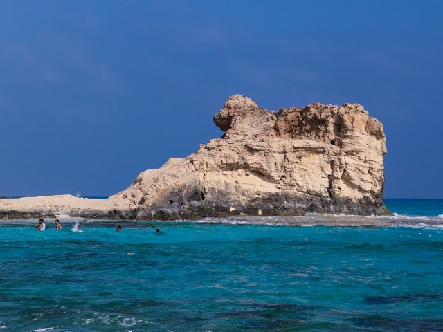 شاطئ كليوباترا مرسى مطروح