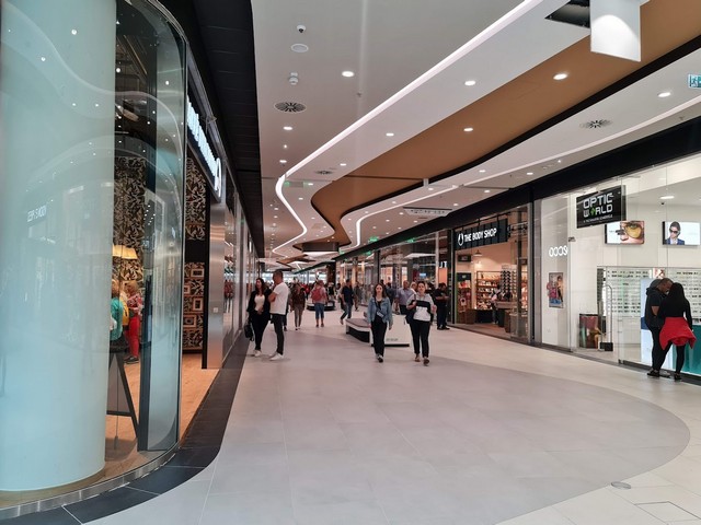 Etele Plaza