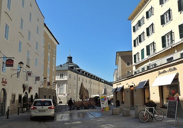 Linzer Gasse Square Salzburg