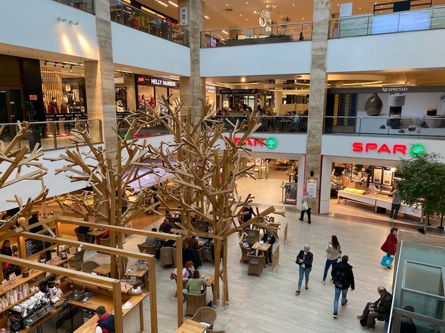 مام بارك مول بودابست - best shopping center in budapest hungary