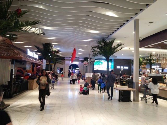 shopping malls in toronto canada