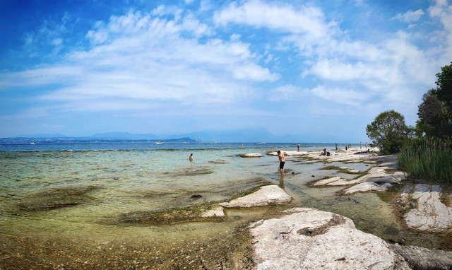 Terme Di Catullo Rocks Beach Sirmione - شاطئ صخور تيرمي دي كاتولو