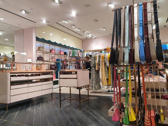 stores in Yorkdale Shopping Centre - Yorkdale Shopping Centre hours