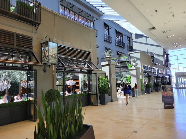 big shopping mall in toronto