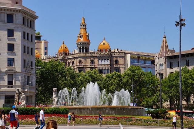 ساحة كاتالونيا في برشلونة