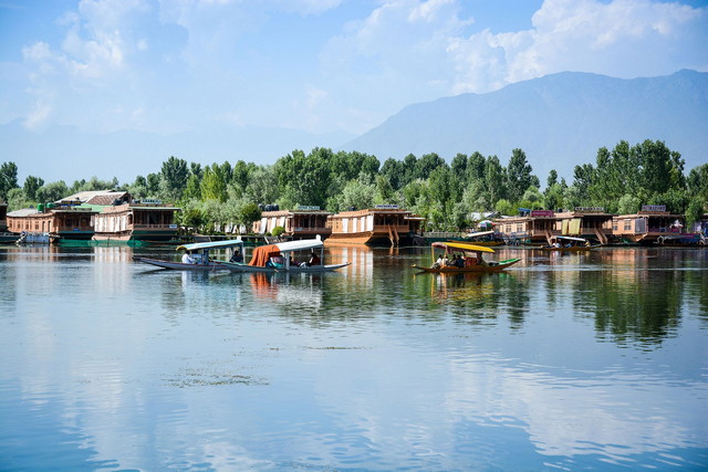 beautiful lakes in India