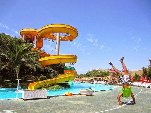 أكوا فورت لاند