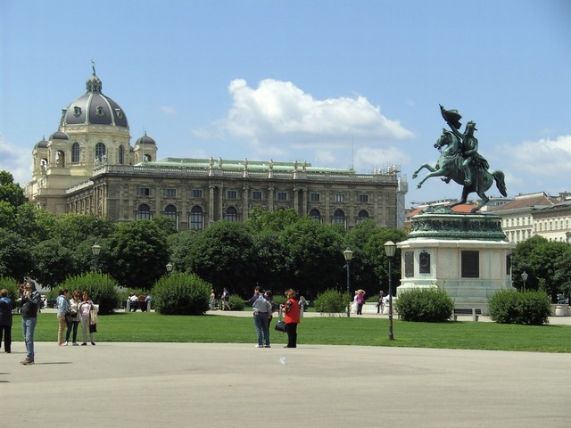 ساحة هيلدينبلاتز فيينا - Heroes' Square Vienna - best things to do in Vienna