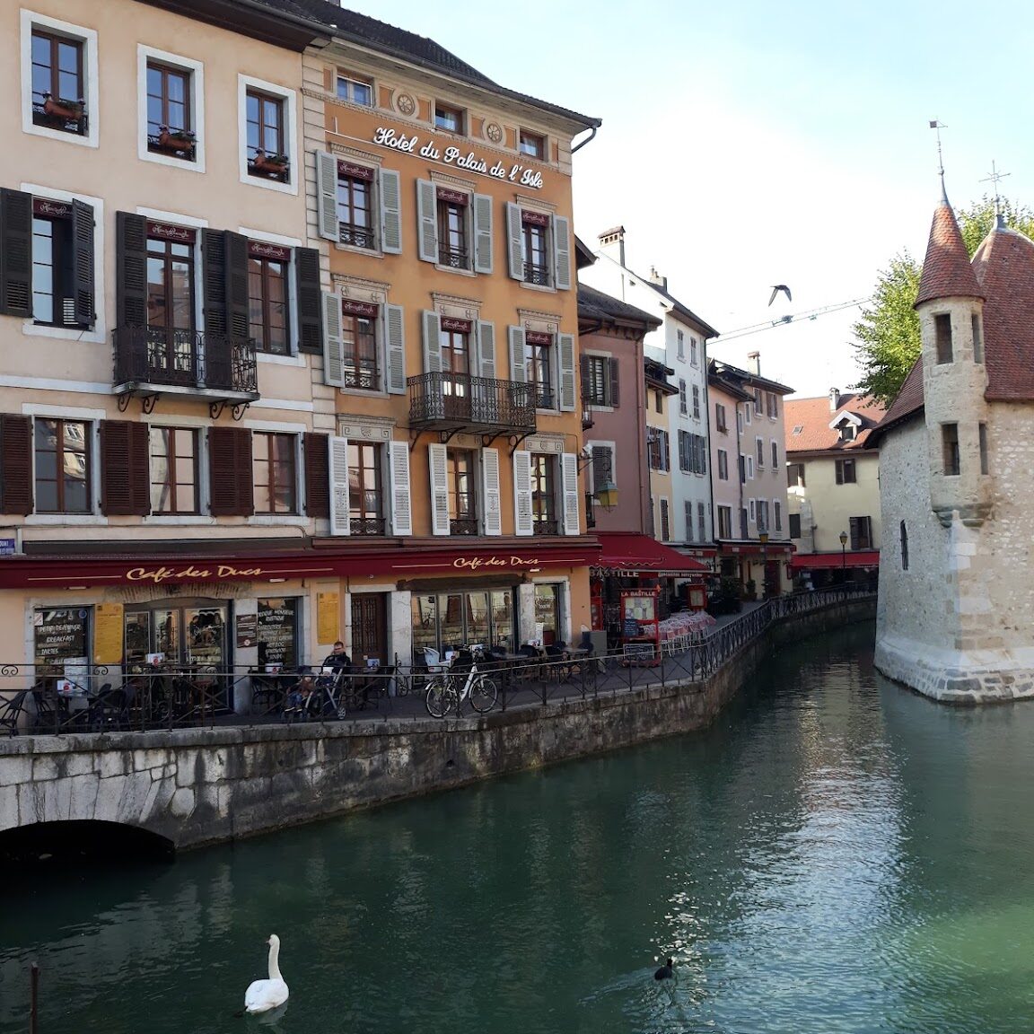 Island Castle Annecy