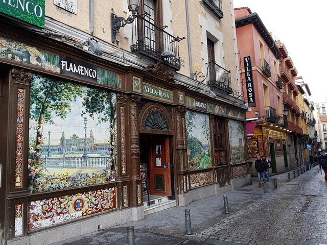 Jacinto Benavente Square in Madrid