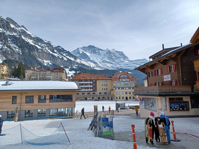 Luftseilbahn Wengen Mannlichen Interlaken - تلفريك ونجن مانليشن