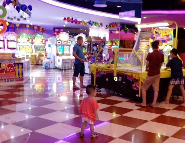 Mipec Long Bien Shopping Mall in Hanoi - مركز تسوق ميبيك لونج بين في هانوي