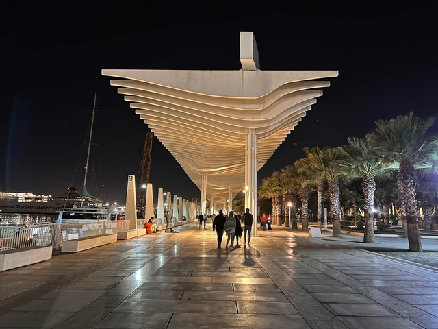 Palm Grove of Surprises Corniche in Malaga - كورنيش مفاجآت بالم جروف ملقا