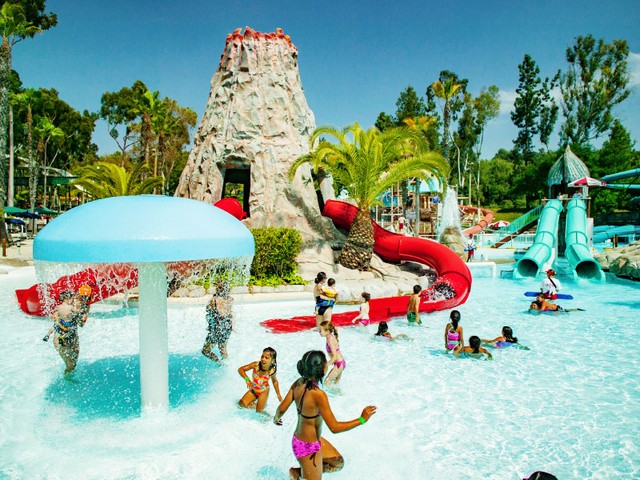 Raging Water Park Los Angeles
