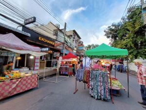 Tha Pae Sunday Walking Street