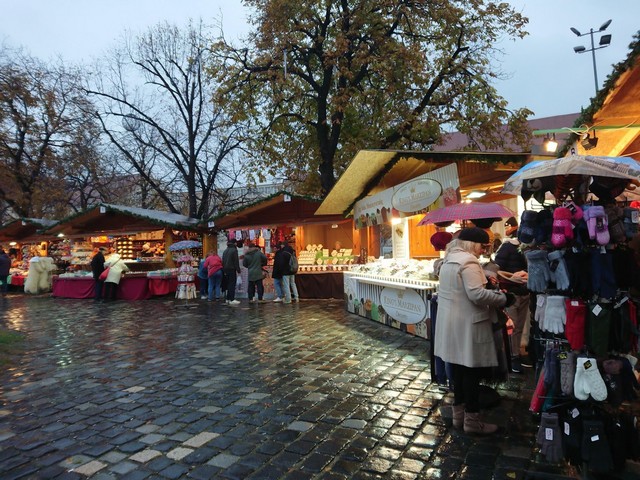 Varoshaza Park Square Budapest