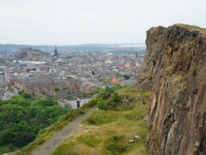 جبل مقعد آرثر ادنبره - Arthurs Seat Mountain Edinburgh - top tourist attractions in Edinburgh