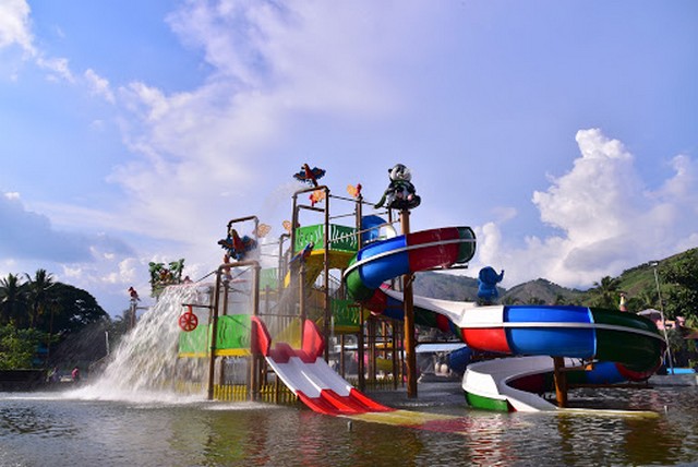 Flora Fantasia Amusement Park Vengad Kerala