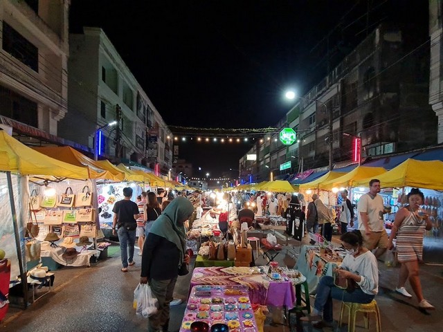 shopping in krabi - night market in krabi town