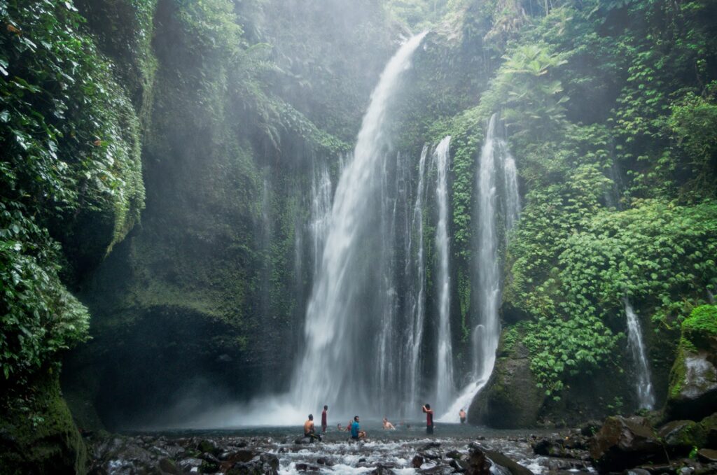 شلال تيو كليب لومبوك - Tiu Kelep Waterfall Lombok - top things to do in Lombok 