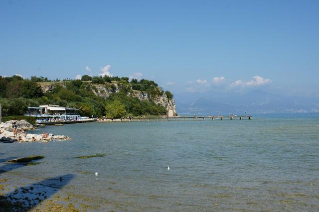 Tomelleri Public Park in Sirmione - حديقة توميليري العامة سيرموني