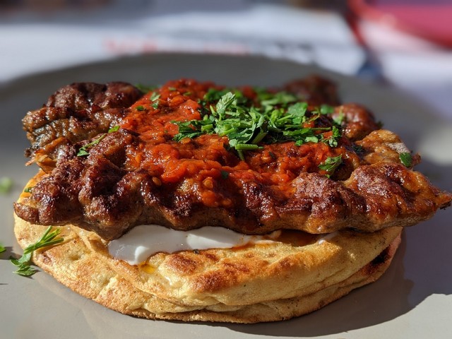 مطعم كالاماكيا ميكونوس